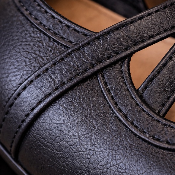 Clarks Black Leather Mary Jane Block Heel Size 8 EUC - Picture 3 of 7